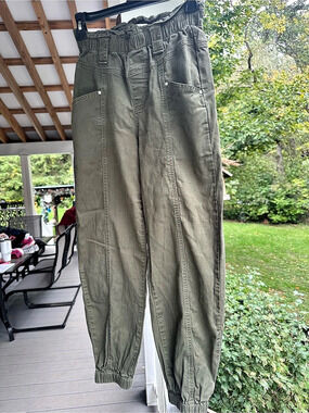 FRAYED JEANS Paper Bag-Gy Jogger in Green Waist 25 Like New